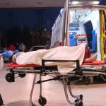 4 metre yükseklikten merdiven boşluğuna düşüp, ağır yaralandı