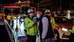 Adana’da trafik denetimi; 60 sürücüye 495 bin 593 TL ceza