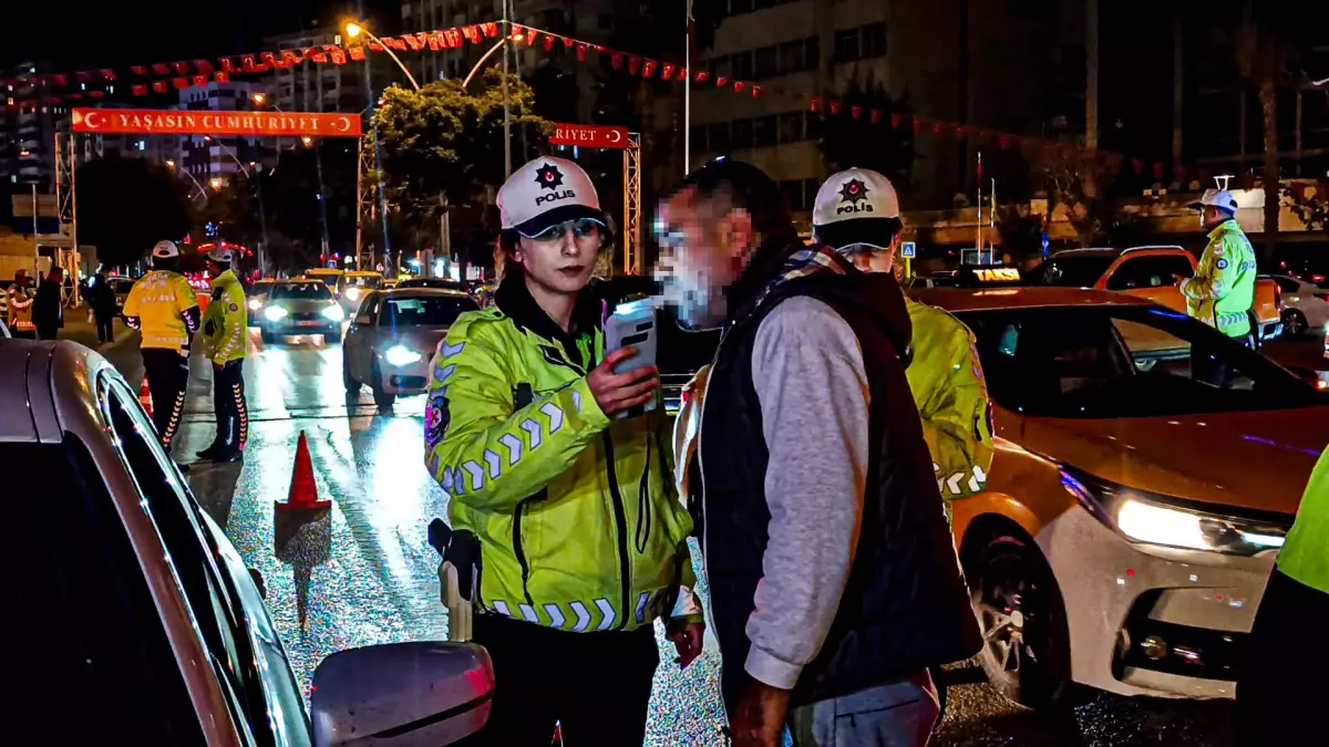 Adana’da trafik denetimi; 60 sürücüye 495 bin 593 TL ceza
