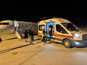 Ağrı’da rahatsızlanan bebek ambulans uçakla İstanbul’a nakledildi