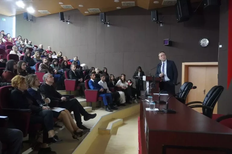 Aigai ve Sardes antik kentleri seminerde anlatıldı