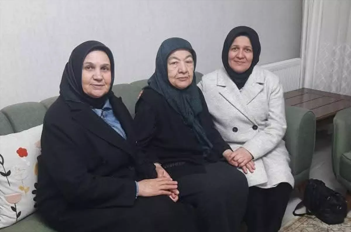 AK Parti Kadın Kolları MKYK Üyesi Yılmaz, Kıbrıs gazisi Tuna’nın ailesini ziyaret etti