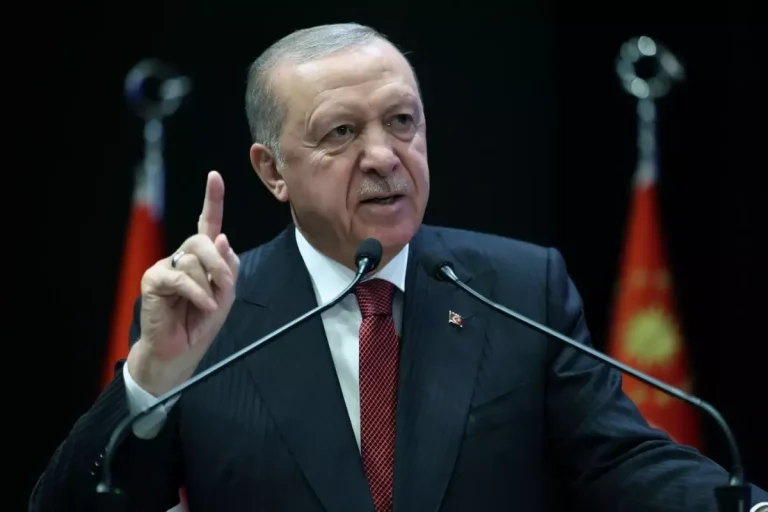 AK Parti’nin “Terörsüz Türkiye” raporu, Cumhurbaşkanı Erdoğan’a sunuldu