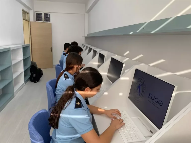 Aksu Uçak Lisesi’nde kütüphane, etüt ve müzik sınıfı açıldı