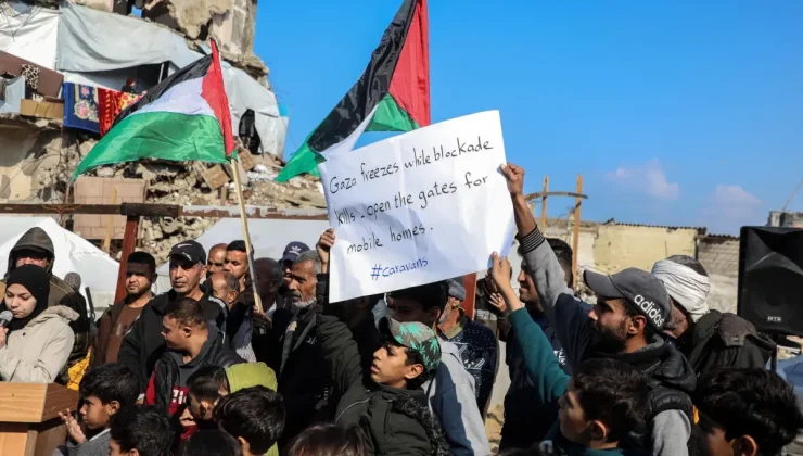 Albüm: Gazzeliler, Zorlu Kış Şartlarında Geçici Barınma Sağlanması Talebiyle Protesto Düzenledi