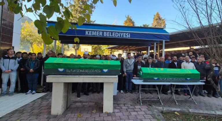 Antalya’da Otomobil Takla Attı: 2 Ölü, 2 Yaralı