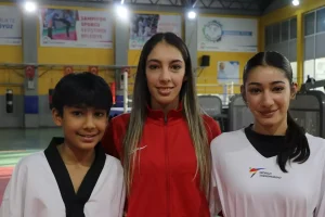 Antrenörlük öğrencisi tekvandocu abla, 2 kardeşini şampiyonluğa hazırlıyor