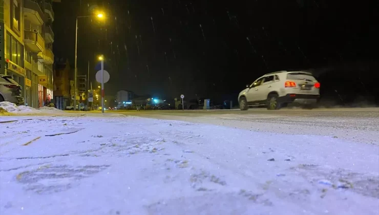 Ardahan merkezinde kar yağışı etkili oldu