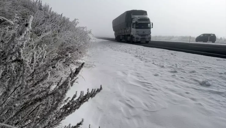 Ardahan’da sis etkili oluyor