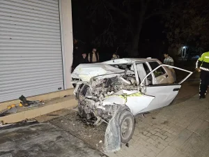 Arkadaşının öldüğü kazada ağır yaralanan ehliyetsiz sürücü kurtarılamadı