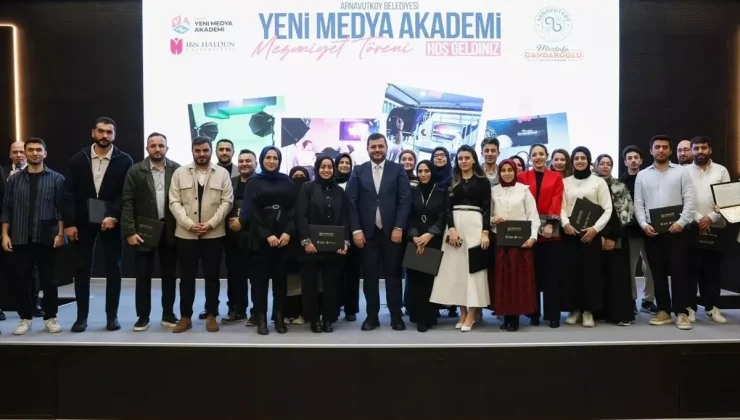 Arnavutköy Belediyesi Yeni Medya Akademi ilk mezunlarını verdi
