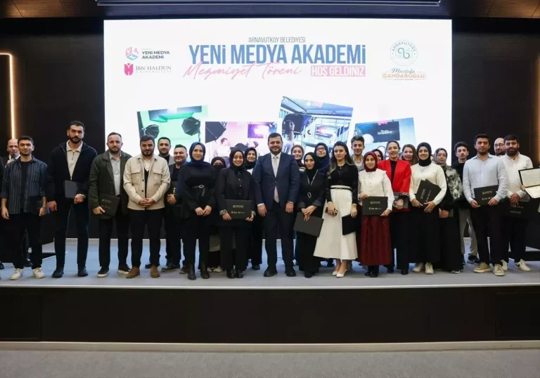 Arnavutköy Belediyesi Yeni Medya Akademi ilk mezunlarını verdi