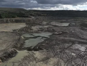 Arnavutköy’de İBB’nin rehabilitasyon çalışması yaptığı Mavi Göl yok oldu