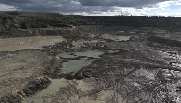 Arnavutköy’de İBB’nin rehabilitasyon çalışması yaptığı Mavi Göl yok oldu