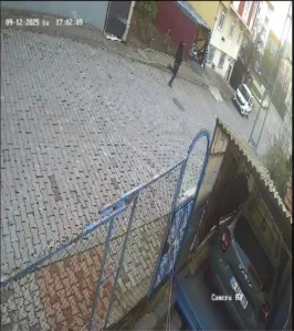 Arnavutköy’de silah zoruyla girdikleri evde iki kişiyi darbederek ziynet eşyalarını gasbeden şüpheliler yakalandı