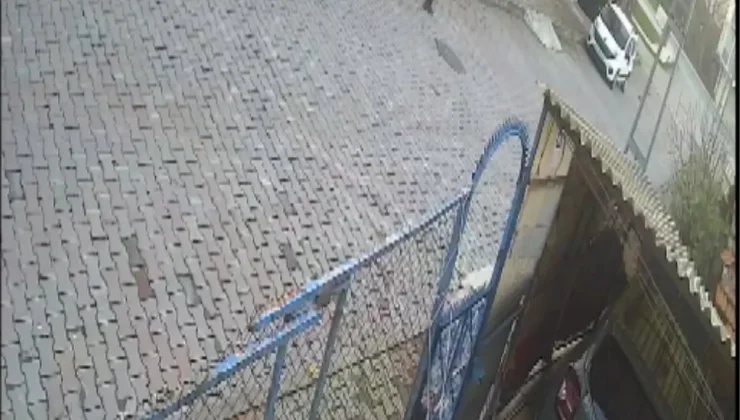 Arnavutköy’de silah zoruyla girdikleri evde iki kişiyi darbederek ziynet eşyalarını gasbeden şüpheliler yakalandı