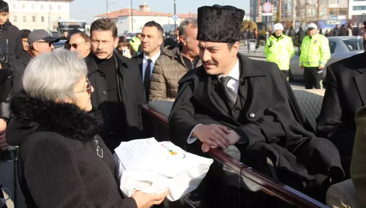 Atatürk’ün 106 yıl önce Sivas’tan ayrılışı, temsili olarak canlandırıldı