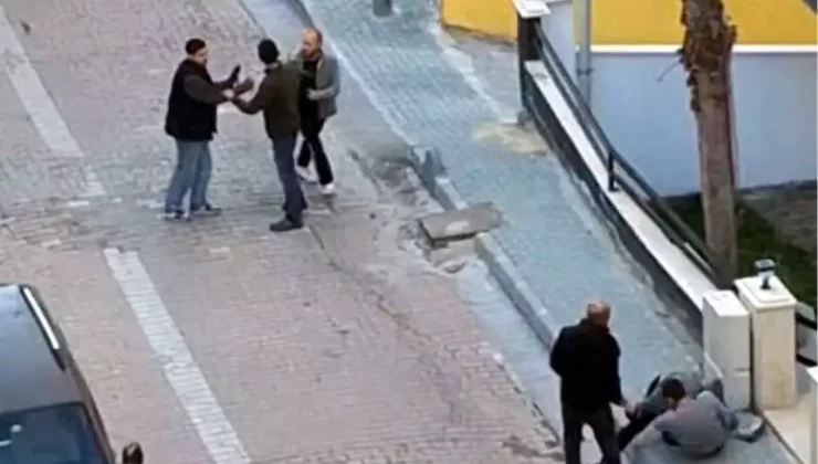 Avcılar’da hurdacıların satırlı kavgası kamerada