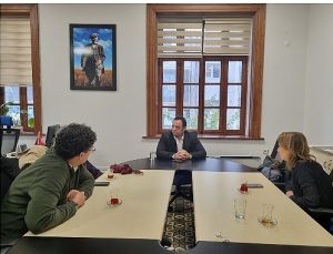 Ayvalık Alan Başkanlığı, İzmir Büyükşehir Belediyesi Ahmet Piriştina Kent Arşivi ve Müzesi’ni (APİKAM) ziyaret etti.