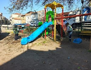 Ayvalık’ta Park ve Bahçeler Ekiplerinden 7/24 Yoğun Mesai