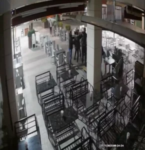 Baba ve Oğul, Küfürlü Konuşan Arkadaşlarına Bıçak ve Pala ile Saldırdı