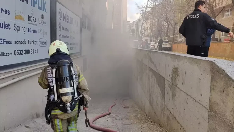 Bağcılar’da 4 katlı iş hanında çıkan yangın söndürüldü