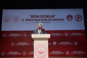 Bakan Göktaş, ‘Bizim Çocuklar 13’üncü Türkiye Halk Oyunları Yarışması’nın açılış törenine katıldı