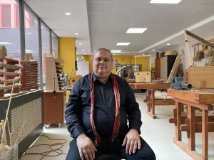 Bakan Kurum, atık malzemeleri enstrümanlara çeviren müzik öğretmeninin görüntülerini paylaştı Açıklaması