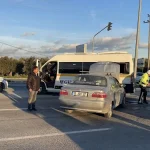Balıkesir’de öğrenci servis minibüsüyle otomobilin çarpıştığı kazada 8 kişi yaralandı