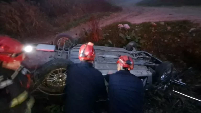 Balıkesir’de otomobil köprüden uçtu: 2 yaralı