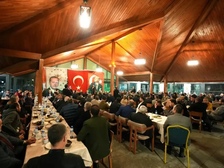 Belediye Başkanı Yılmaz, partisinin Şehitkamil ilçe teşkilatıyla bir araya geldi