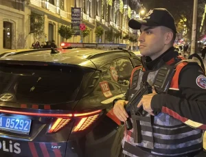 Beşiktaş’ta yüksek sesli müzik açan sürücü polise yakalandı: 14 günde 1,5 milyon lira ceza kesildi