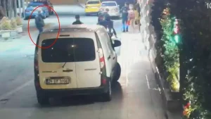 Beyoğlu’nda merdivenlerinde unutulan cep telefonunu çalan şüpheli tutuklandı