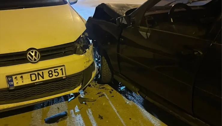 Bilecik’te drift atarken kaza yapan oto hırsızlığı şüphelisi yakalandı