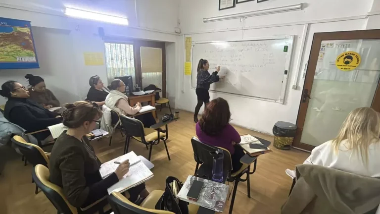 Bodrum’a farklı ülkelerden gelen yerleşik yabancılar Türkçe öğreniyor