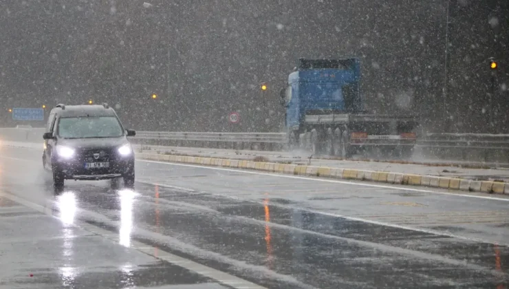 Bolu Dağı’na mevsimin ilk karı düştü