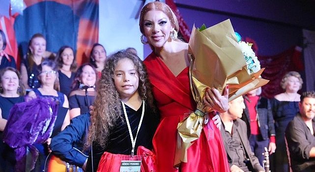 Burhaniye’de Müzik ve Dayanışma Gecesi Fark Yarattı