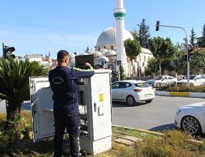 Büyükşehir Manavgat’ın sinyalizasyon altyapısını yeniliyor