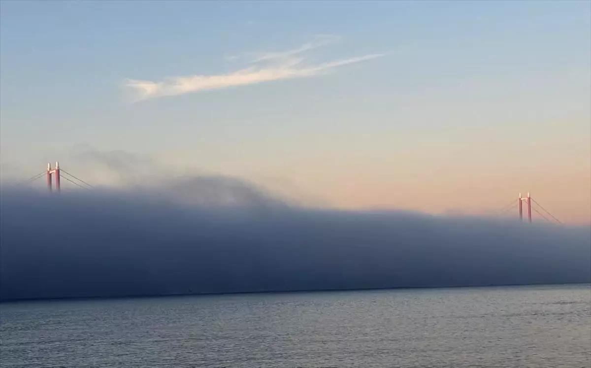 Çanakkale Boğazı sis nedeniyle transit gemi geçişlerine kapatıldı