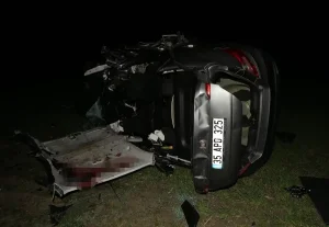 Çanakkale’de iki otomobilin çarpıştığı kazada 5 kişi öldü, 1 kişi yaralandı