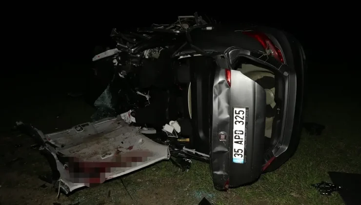 Çanakkale’de iki otomobilin çarpıştığı kazada 5 kişi öldü, 1 kişi yaralandı