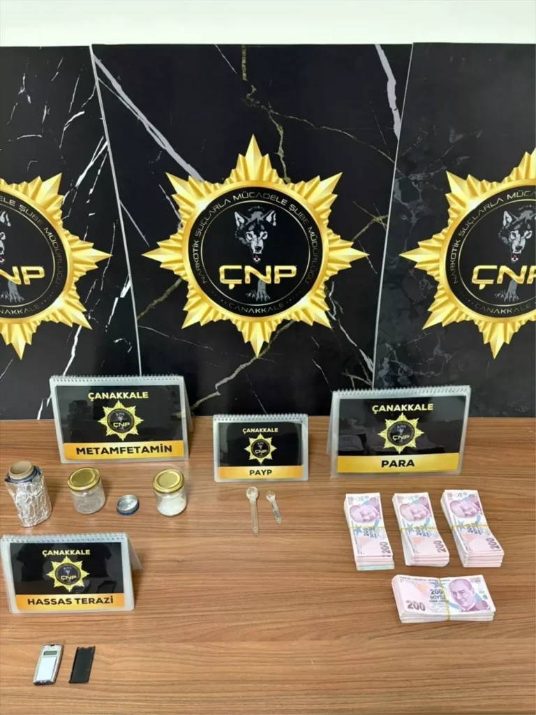 Çanakkale’de uyuşturucu operasyonlarında yakalanan 3 zanlı tutuklandı
