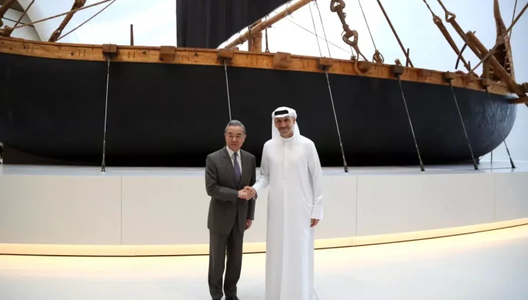 Çin Dışişleri Bakanı Wang, Bae Devlet Başkanı’nın Çin Özel Temsilcisi ile Görüştü