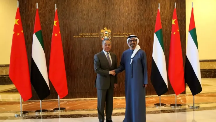 Çin Dışişleri Bakanı Wang, Bae Dışişleri Bakanı Al Nahyan ile Görüştü