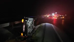 Çorum’da devrilen otomobildeki 1’i bebek 3 kişi yaralandı