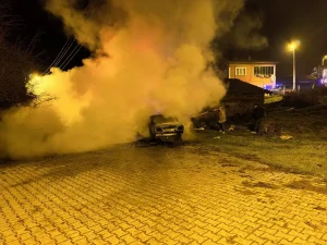 Çorum’da yanan otomobil kullanılamaz hale geldi