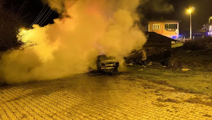 Çorum’da yanan otomobil kullanılamaz hale geldi