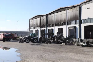 Denizli’de filtre sistemi üretilen fabrikada yangın