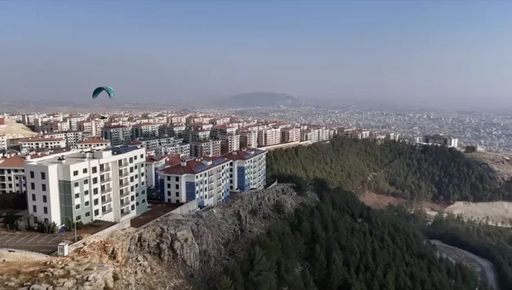 Deprem sonrası dönüşen İndere, yamaç paraşütçülerinin yeni rotası oldu