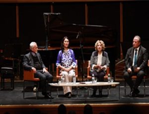 Dünya Türk Dili Ailesi Günü İzmir’de ilk kez düzenlendi
